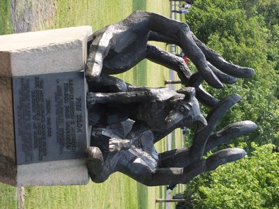 조크의 동상(폼니크 프사 조카)